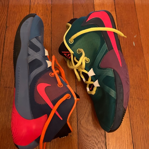 Basketball Shoes - Picture 4 of 5